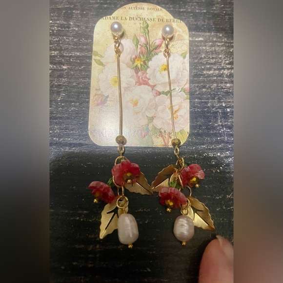 Elegant Gold and Red Floral Drop Earrings - Picture 4 of 7